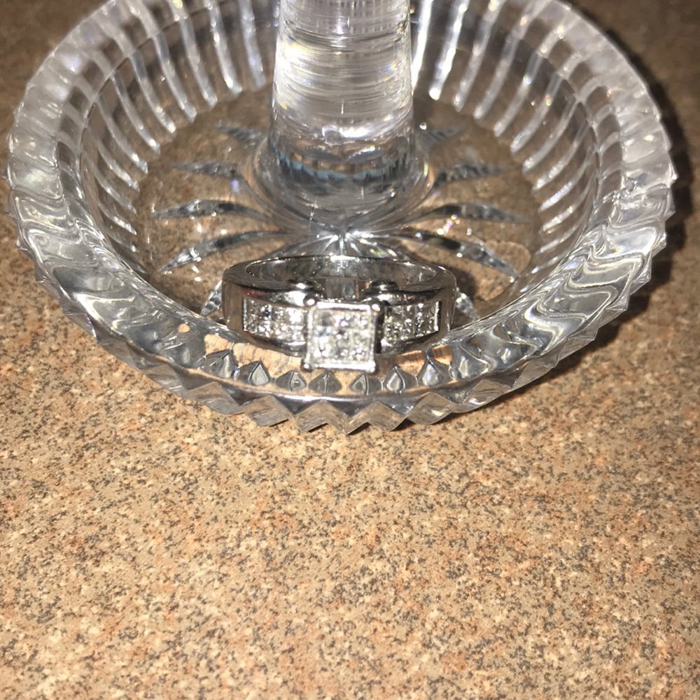 14 Karat Diamond White Gold Diamond Ring - Picture 2 of 8